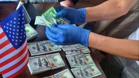 Samarqandda fuqaroni 50 ming dollar evaziga AQSHga yubormoqchi bo&lsquo;lgan shaxs ushlandi