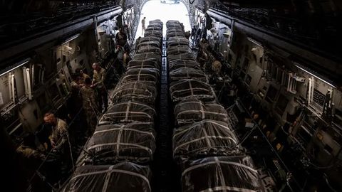 АҚШ ҳарбий самолётлари Ғазога 10 тоннадан ортиқ гуманитар ёрдам ташлади