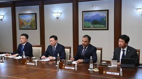 PM of Uzbekistan meets with South Korean Lotte Group to discuss renewable energy collaboration