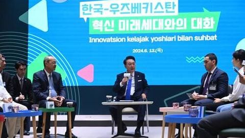Жанубий Корея президенти Тошкентдаги U-Enter инновацион тадбиркорлик маркази фаолияти билан танишди (фото)