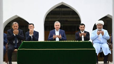 Шавкат Мирзиёев&nbsp;Имом Бухорий мақбарасини зиёрат қилди (фото)