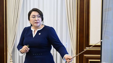 Uzbekistan to raise salaries for top-qualified teachers in 2025