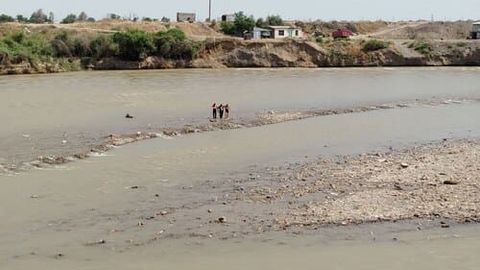 Чирчиқ дарёсида оқиб кетаётган фуқаро қутқариб қолинди