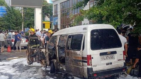 Parkentda Damas yonib ketdi (video)&nbsp;