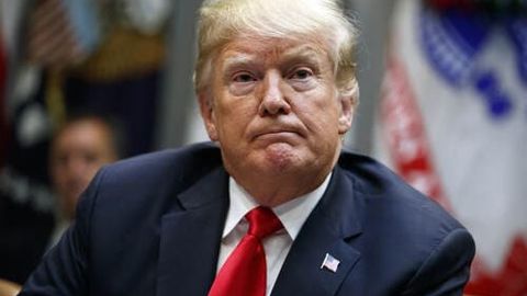 Трамп хорижлик талабаларга грин-карта беришни таклиф қилди