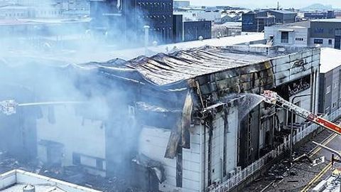 Janubiy Koreyada litiy batareyalari ishlab chiqaradigan zavodda yong&lsquo;in chiqishi oqibatida 20 ga yaqin ishchi halok bo&lsquo;ldi