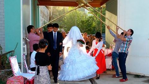 Tojikistonda to&lsquo;y va dafn marosimlarini o&lsquo;tkazish qoidalarini buzganlik uchun jarima oshirildi