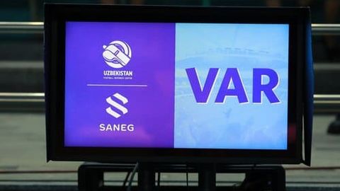 Сув идишини болбой томонга тепиб юборган &ldquo;Сурхон&rdquo; футболчиси боладан узр сўради. ПФЛ ҳам вазиятга эътиборини қаратди (видео)