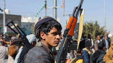 Husiylar ilk bor Isroil kemasiga gipertovushli raketa bilan zarba berdi