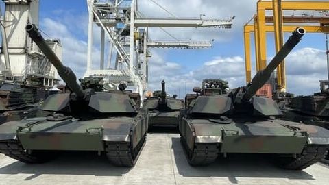 Polsha AQSHdan 47 ta Abrams tanklarini qabul qilib oldi