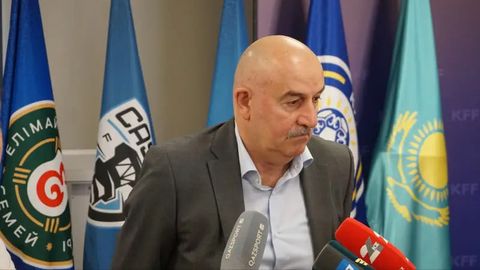 Qozog&lsquo;iston terma jamoasi bosh murabbiyi qozoq tilida berilgan savolga noroziligini bildirdi