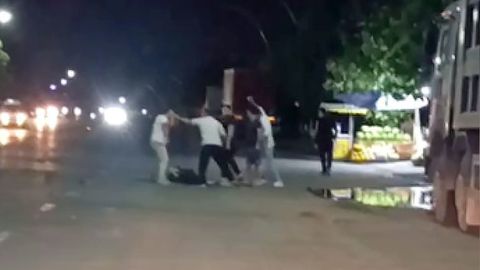 Андижонда фуқаро бир гуруҳ кишилар томонидан калтакланди