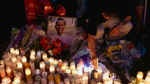 АҚШда полициячи ўйинчоқ тўппонча олиб юрган 13 ёшли болани отиб ташлади (видео)