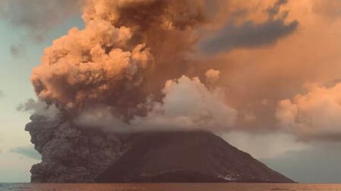 Italiyada Etna va Stromboli vulqonlari harakatga keldi&nbsp;