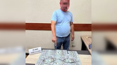 Toshkent viloyatida xususiy korxona rahbari 30 ming dollar pora olayotganida ushlandi