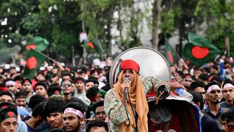 Bangladeshda hukumatning yangi mehnat kvotasiga qarshi namoyishda 100 dan ortiq odam jarohatlandi&nbsp;