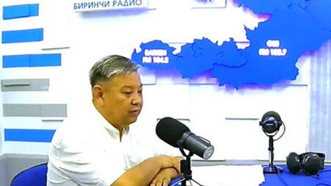 “Ўзбекистонлик қурувчиларга маҳаллий ишчиларга қараганда икки баравар кам маош тўланмоқда” — қирғизистонлик профессор