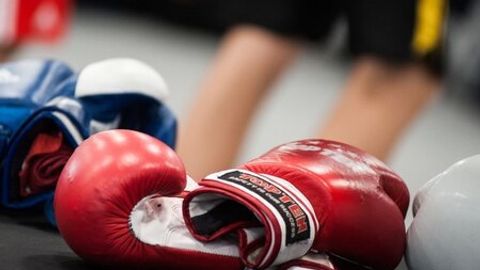 Rossiyalik MMA jangchisi aeroportda sayyohni kaltakladi