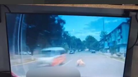 Фарғонада ҳаракатланаётган Damas&rsquo;дан сакраб тушган йўловчини бошқа Damas босиб кетди (видео)&nbsp;