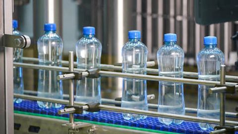 Nestle ifloslangan suvni&nbsp;mineral suv sifatida sotganlikda ayblanmoqda