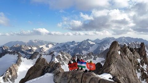 O&lsquo;zbekistonlik alpinistlar ilk bor O&lsquo;zbekistonning eng baland nuqtasiga ko&lsquo;tarildi&nbsp;