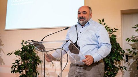 Italiyada 140 kiloli shahar meri ozish uchun har hafta aholi bilan sayr qiladi (foto)