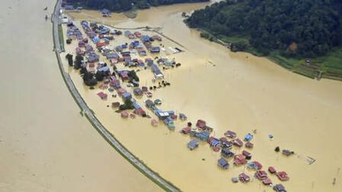 Япония шимолида кучли ёғингарчилик сув тошқини ва кўчкиларга сабаб бўлди&nbsp;