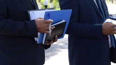 Hokimlar yordamchilarini yopiq qarorlar orqali rag&lsquo;batlantirmoqda. Adliya vazirligi buni qonuniy deb baholadi&nbsp;