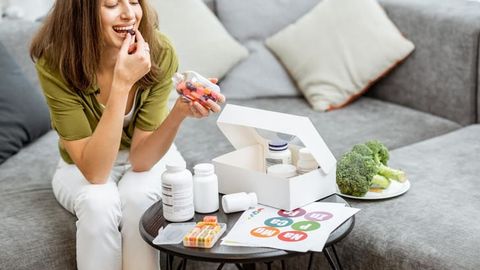 Diyeta va sportsiz ham ozish mumkin: tez ozishga yordam beradigan 5 ta vitamin