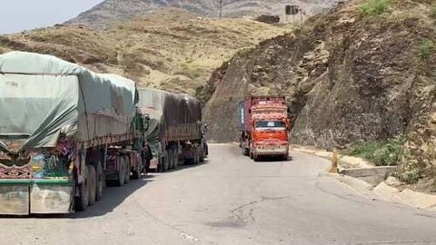 Over 1,400 trucks stranded at Afghanistan-Pakistan border due to permit requirements, delays persist&nbsp;