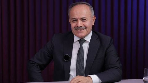 &ldquo;Доллар курсини ушлаш учун тонналаб олтин сотмоқдамиз&rdquo; &mdash; Абдулла Абдуқодиров