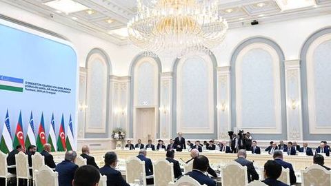 O‘zbekiston va Ozarbayjon prezidentlari biznes vakillari bilan uchrashdi