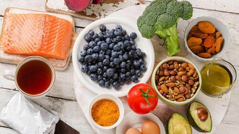 Salomatlikni mustahkamlovchi to&lsquo;rtta eng muhim vitamin: ular qaysi mahsulotlarda mavjud?&nbsp;