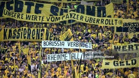 &ldquo;Боруссия Д&rdquo; мухлислари клубнинг мудофаа концерни билан ҳамкорлигига қарши норозилик акцияси ўтказди&nbsp;