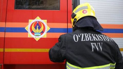 Андижонда ҳаракатланиб кетаётган KIA Bongo ёниб кетди 