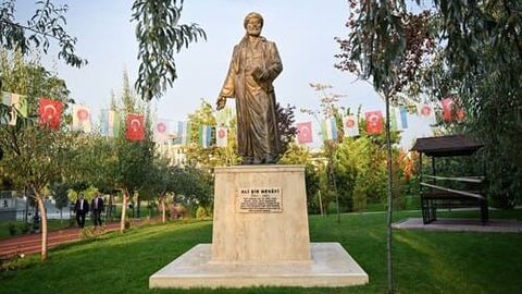 В Анкаре открыли памятник Алишеру Навои