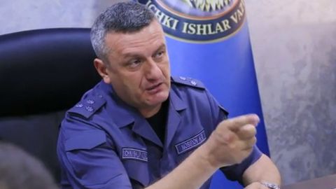 “Қизил чироқда ўтган ифлос ҳайдовчини қарғанглар” — Андижонда қонунбузар ҳайдовчиларни жазоловчи янги “тажриба” (видео)