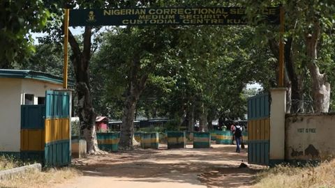 Nigeriyadagi suv toshqinidan so&lsquo;ng yuzlab mahbuslar qamoqdan qochib ketdi