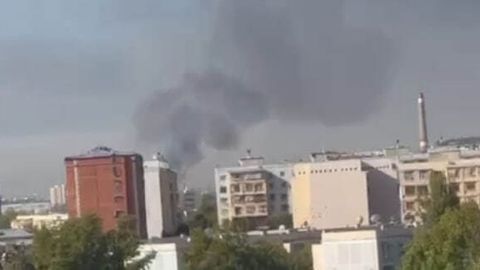 Тошкентда мебел ишлаб чиқариш корхонасида келиб чиққан ёнғин бир соатда ўчирилди (видео) 