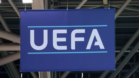 Флик UEFA ва FIFA&rsquo;дан ўйинлар сонини камайтиришни талаб қилди&nbsp;