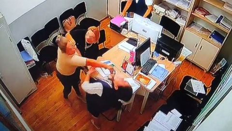 Toshkentdagi maktabda bolani kaltaklagan ayol 7 sutkaga qamaldi&nbsp;