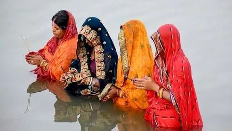 Hindistonda muqaddas suvda cho&lsquo;milish paytida kamida 43 kishi cho&lsquo;kib ketdi