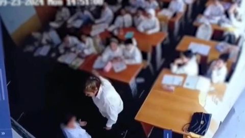 Rossiya Toshkentdagi maktabda bolani kaltaklagan o&lsquo;qituvchiga mamlakatga kirishni taqiqlamoqchi