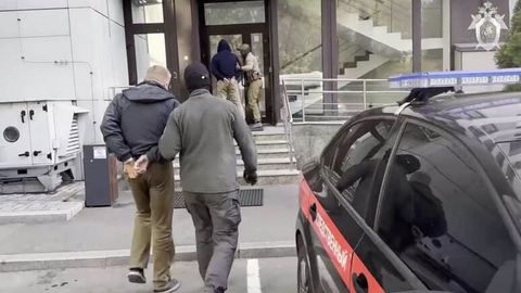 Ўзбекистонликларга Россия фуқаролигини олишда ноқонуний ёрдам бериш билан шуғулланган жиноий гуруҳ фош этилди