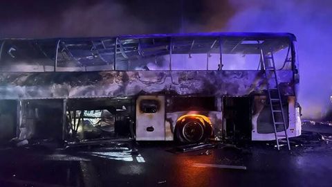 Rossiyada ichida gandbol muxlislari bo&lsquo;lgan avtobus YTHdan so&lsquo;ng yonib ketdi