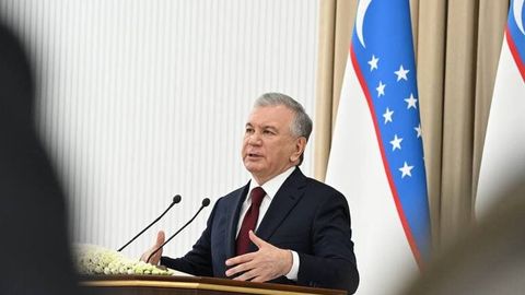 “Ўқитувчи ҳуқуқий, ижтимоий ва молиявий томондан ҳимоя қилинган ва етарли таъминланган бўлиши керак” — Шавкат Мирзиёев