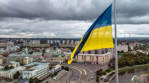Bloomberg: Ғарб Украинага ёрдамни қисқартириш учун важ қидирмоқда  