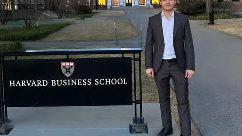 Sherzod Esanovning muvaffaqiyat yo&lsquo;li: Toshkent moliya institutidan top kompaniyalar uchun ma&rsquo;lumotlar tahliligacha