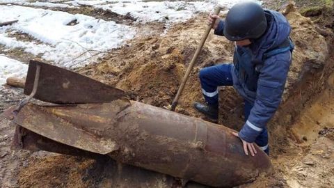 Polshadagi maktablardan birida Ikkinchi jahon urushi davrida portlamay qolgan bomba topildi