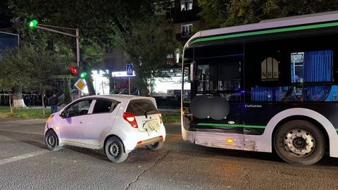 Toshkentda avtobus va 4 ta avtomobil ishtirokida YTH yuz berdi
